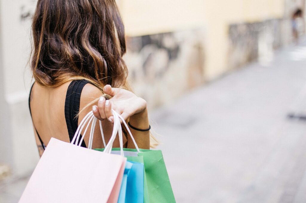 10 Hilarious Tips to Slash Expenses and Save Big on shopping